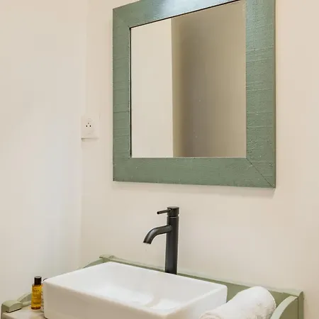 Veeve - Industry Chic Haven Paris